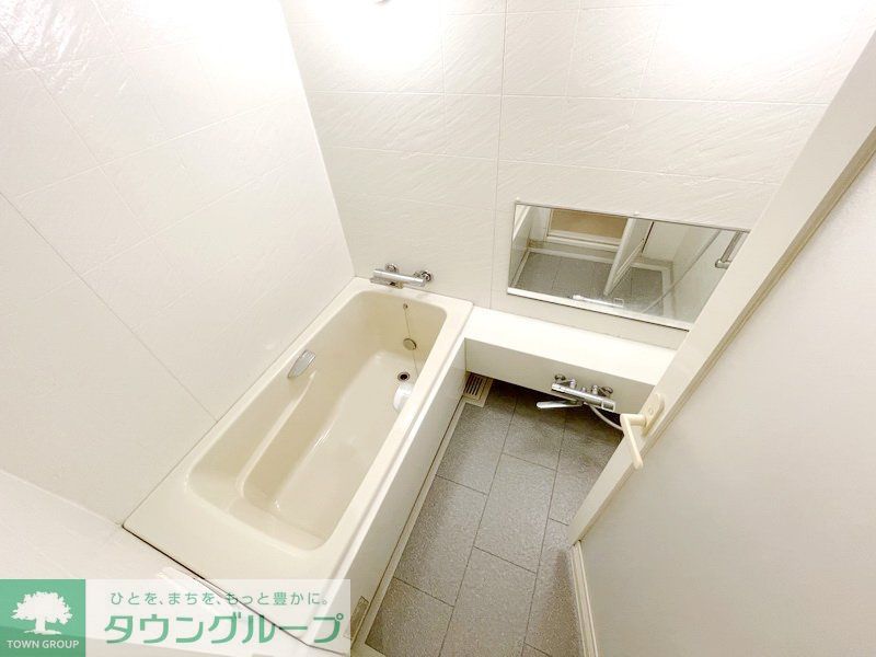 バス・シャワールーム　お問合せは(株)タウンハウジング東京へ