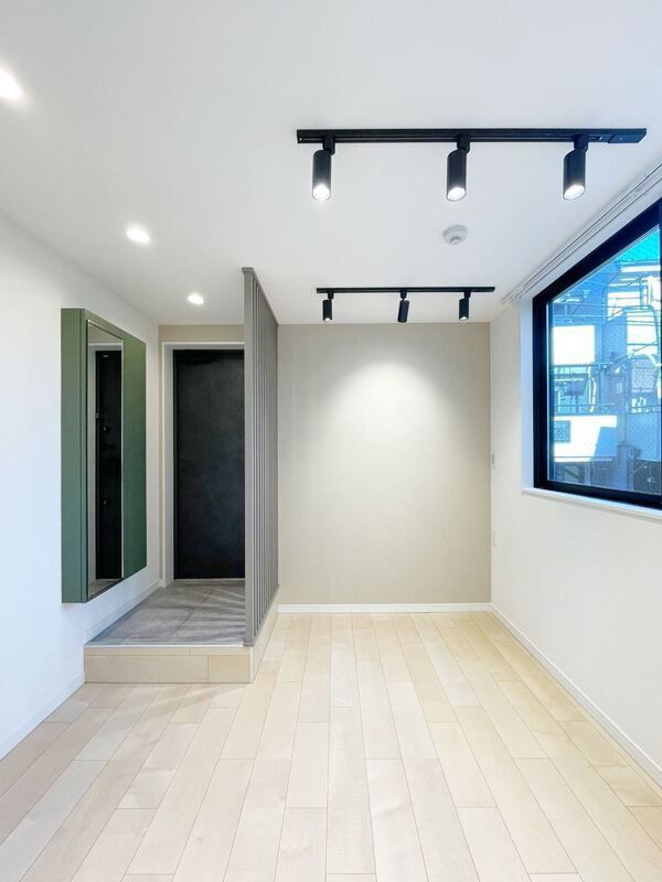 居室・リビング　☆明るい洋室☆