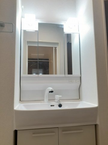 洗面設備　使いやすい洗面所です