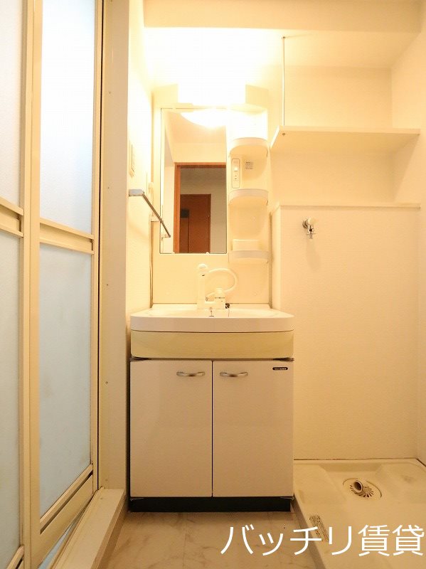 洗面設備　別号室写真の為現況を優先致します。