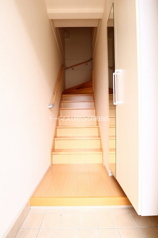 玄関　202号室写真