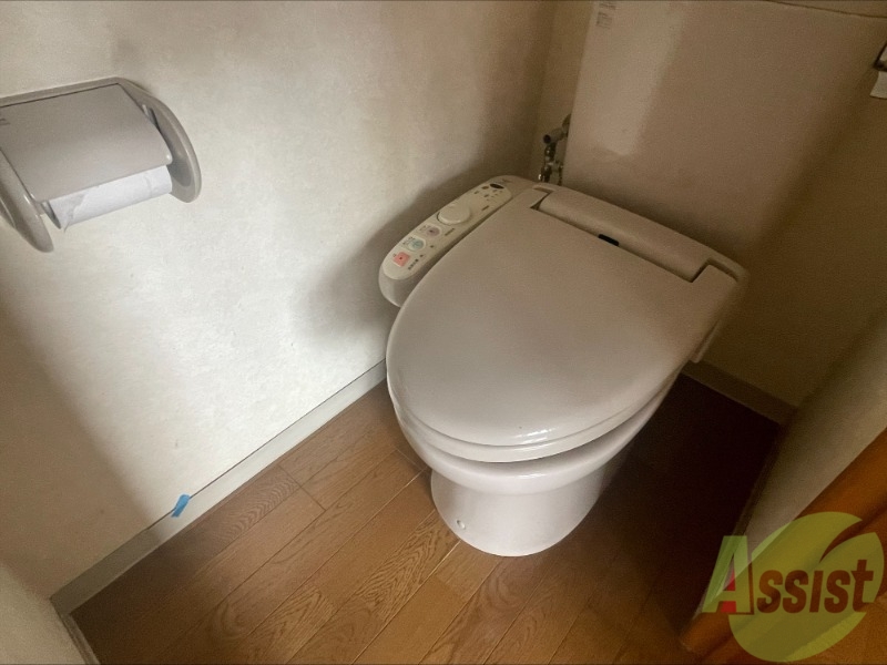 トイレ　トイレは温水洗浄便座となっておりこれが好きな方は多いですね。