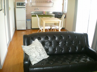 居室・リビング　前、マンスリーで家具付きで募集した時の写真です。