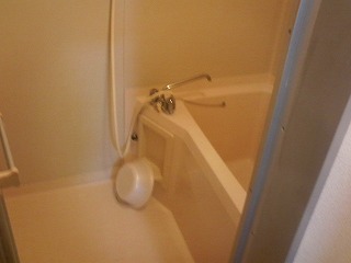 バス・シャワールーム　前、マンスリーで家具付きで募集した時の写真です。