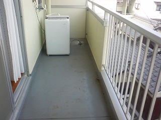 バルコニー　前、マンスリーで家具付きで募集した時の写真です。