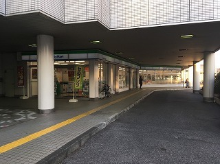 コンビニ　ファミリーマート（コンビニ）まで90m