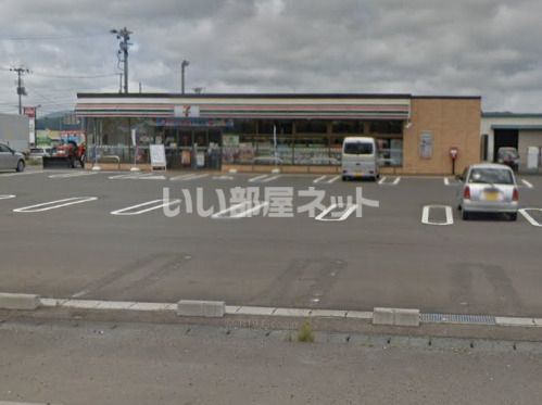 コンビニ　セブンイレブン花巻空港前店（コンビニ）まで692m