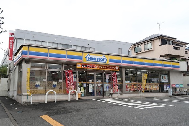コンビニ　ミニストップ羽村市役所前店（コンビニ）まで612m