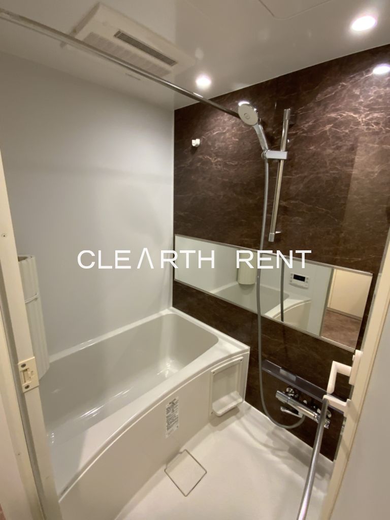 バス・シャワールーム　浴室乾燥機付きバスルーム/追い焚き機能付き