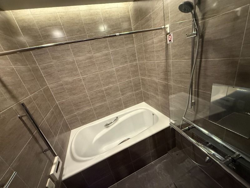 バス・シャワールーム　落ち着いた空間のお風呂です