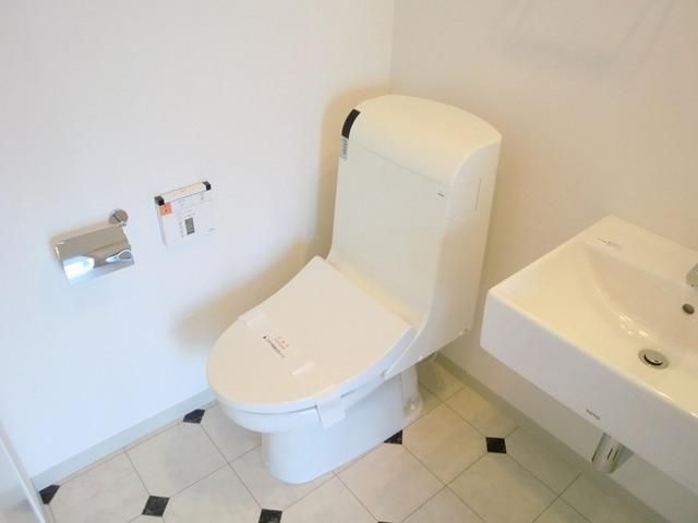 トイレ　★ウォシュレット付きのトイレです★