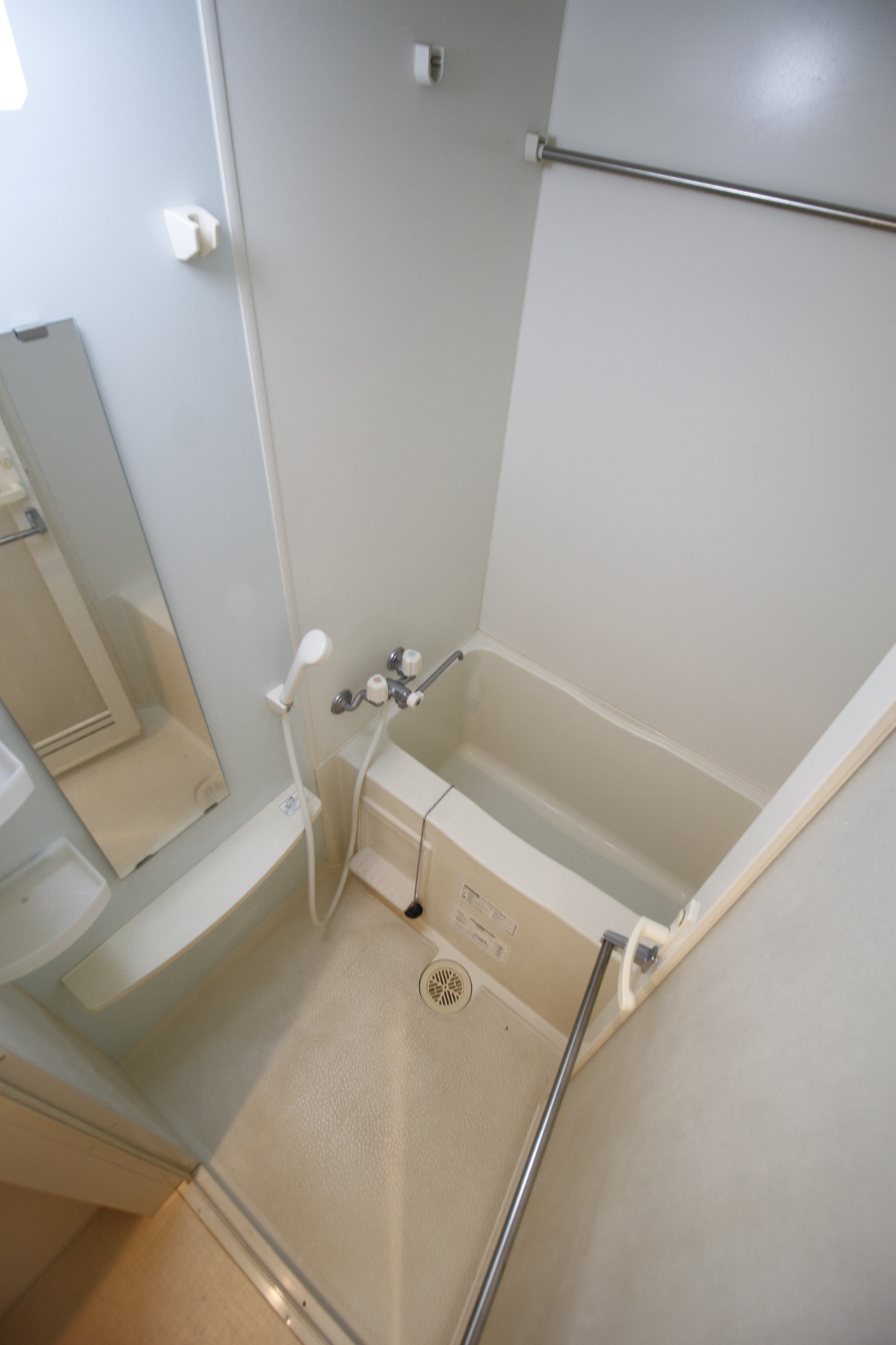 バス・シャワールーム　別の部屋の写真です