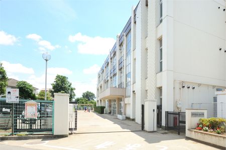 小学校　調布市立北ノ台小学校（小学校）まで668m