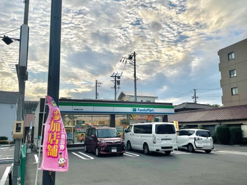 コンビニ　ファミリーマート 黄金通四丁目店（コンビニ）まで422m