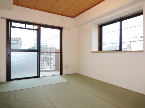 その他　2面採光で明るい和室6帖！押入もございます！