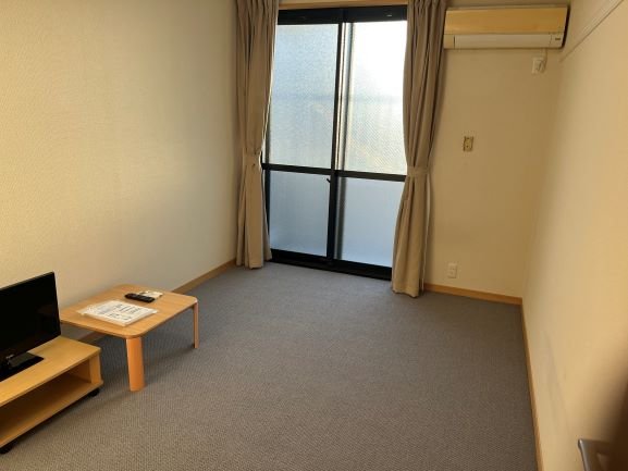 居室・リビング　こちらの居間で趣味の時間をお楽しみください