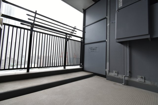 バルコニー　居住中のため別部屋参考