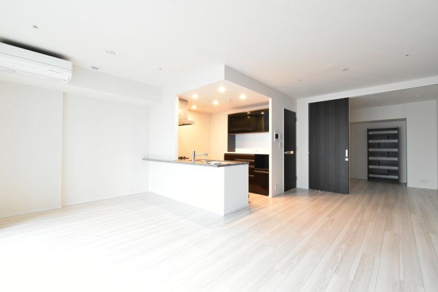 居室・リビング　居住中のため別部屋参考