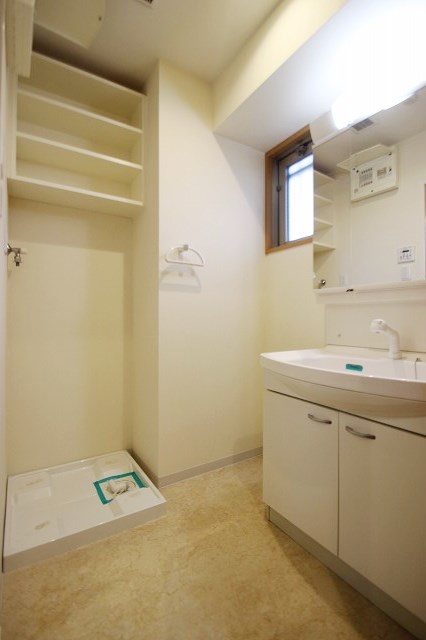 洗面設備　写真は別号室のものです。