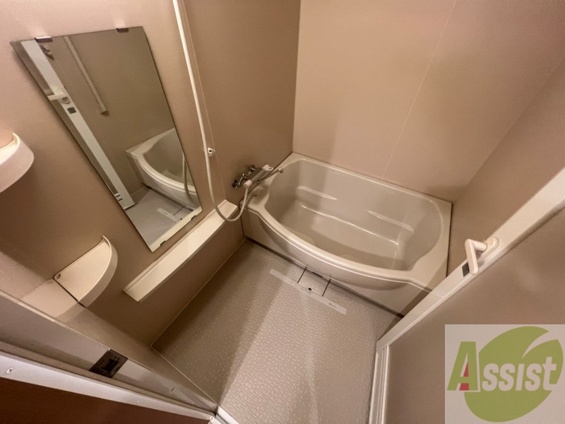 バス・シャワールーム　お風呂になります。一日の疲れを癒してくださいね。