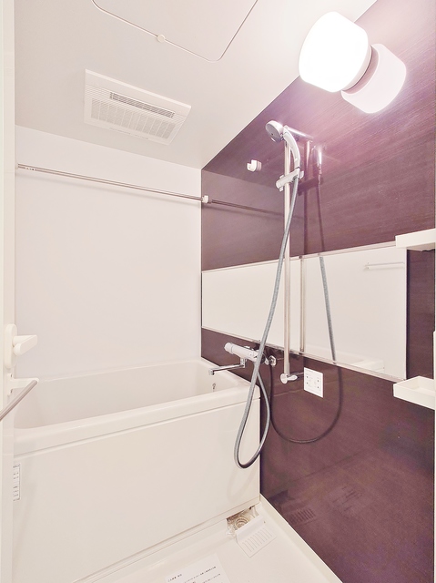 バス・シャワールーム　浴室乾燥・暖房・２４時間換気機能付き