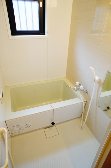 バス・シャワールーム　バス・トイレ独立設計で快適な毎日