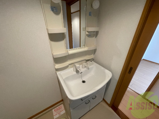 洗面設備　洗面台です、朝の支度はここでばっちりですね！