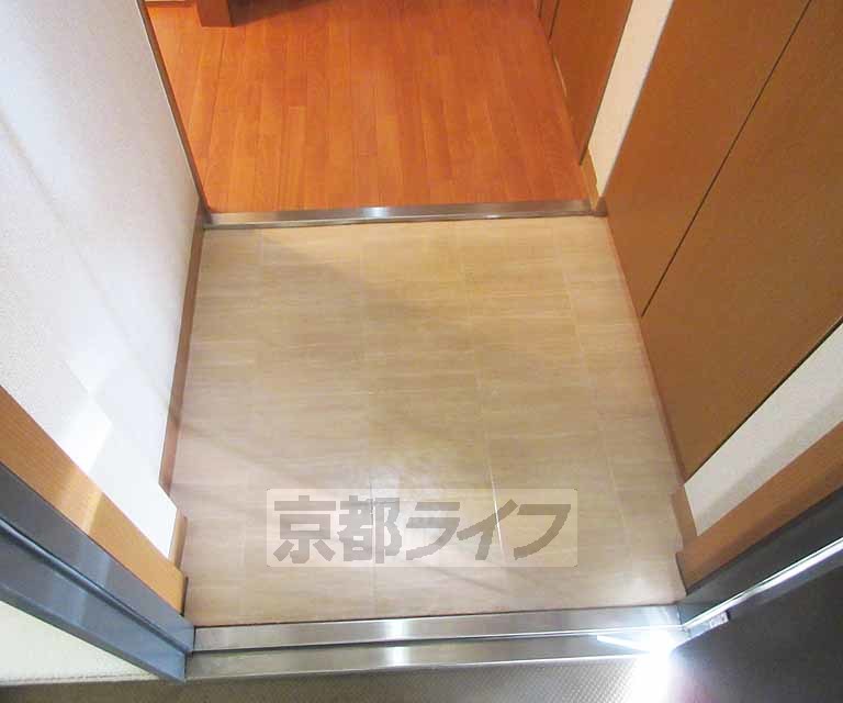 玄関　玄関の段差も少なめです