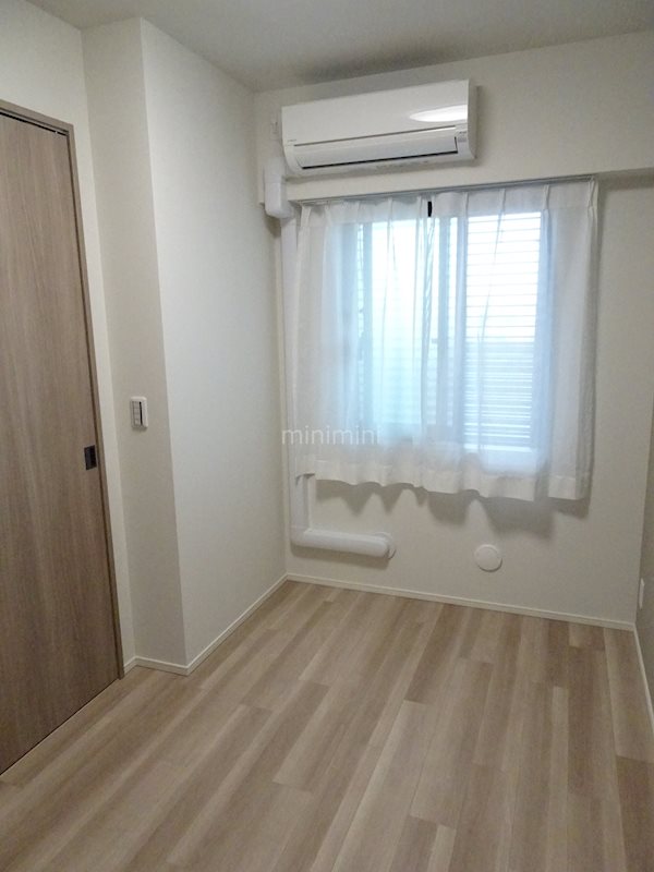 その他　玄関側洋室４．５帖