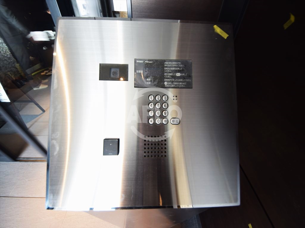 セキュリティ　パークアクシス本町　エントランスオートロック