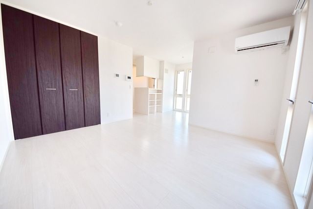 居室・リビング　★明るい16.1帖リビングスペース★