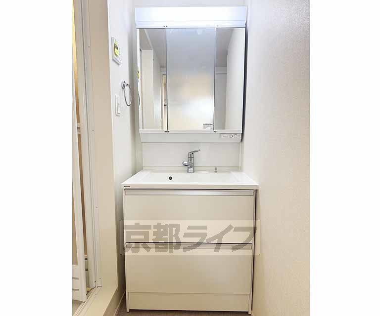 洗面設備　きれいで使いやすい洗面台です・