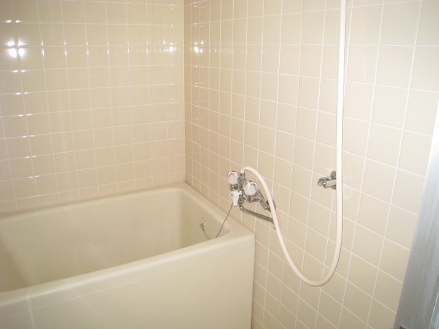 バス・シャワールーム　同物件別号室のものです。