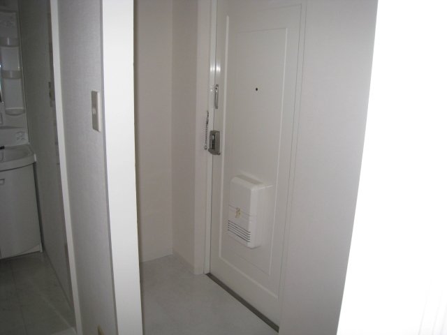 玄関　同物件別号室のものです。