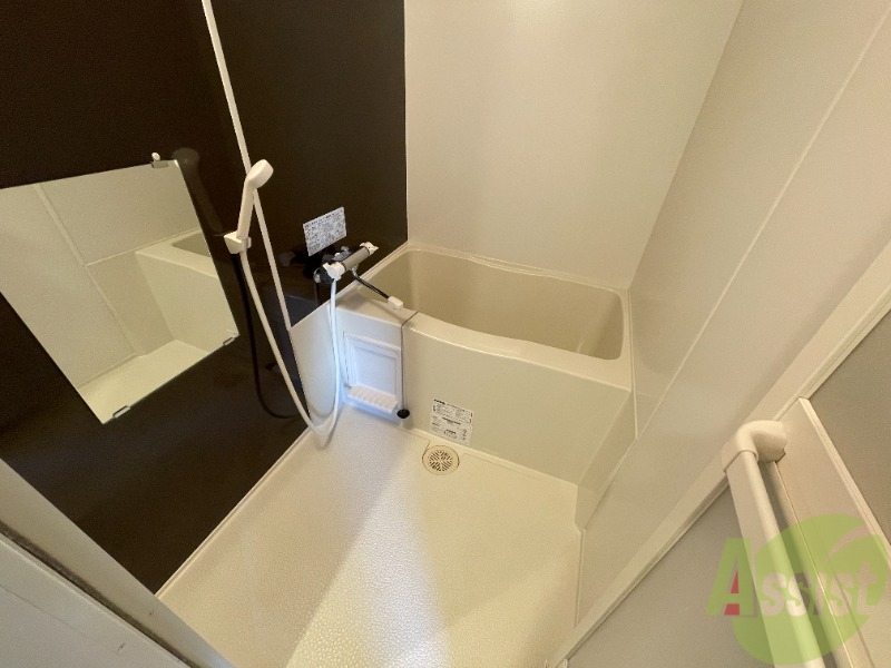 バス・シャワールーム　お風呂になります。一日の疲れを癒してくださいね。