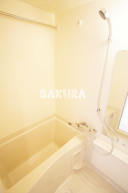 バス・シャワールーム　雨の日でも安心の浴室乾燥機付きです♪