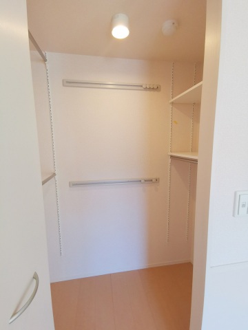 収納　ワンステップクローゼット