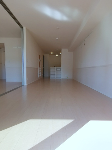 居室・リビング　南向きで明るいリビング