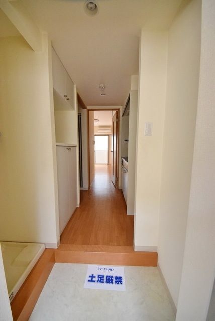 玄関　♪玄関ホールがあるから、扉を閉じれば居室が見られません♪