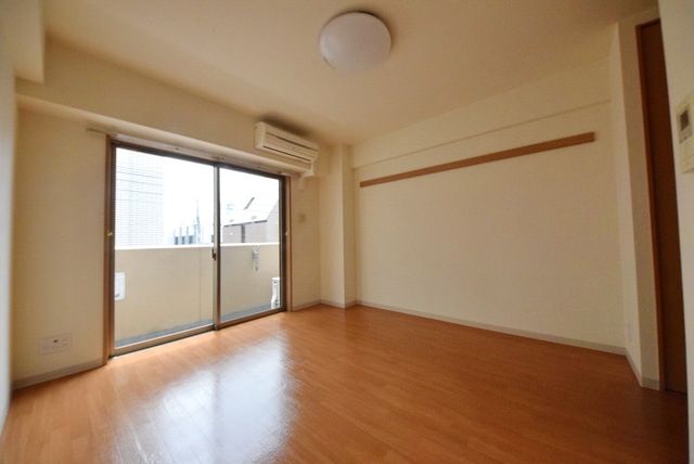 その他部屋・スペース　♪大きめの窓で外の明かりを取り入れます♪