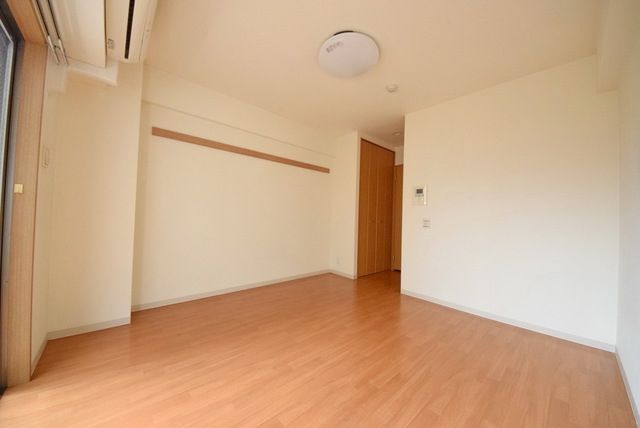 居室・リビング　♪明るいフローリングはお部屋を明るくしますね♪