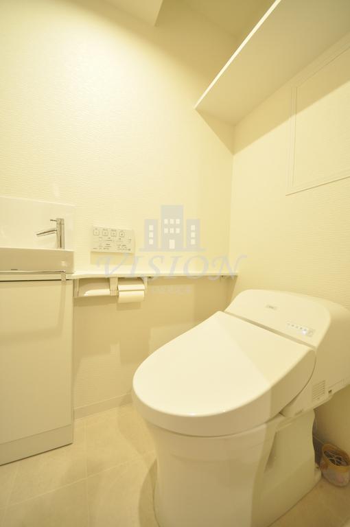 トイレ　室内写真は別タイプのものです