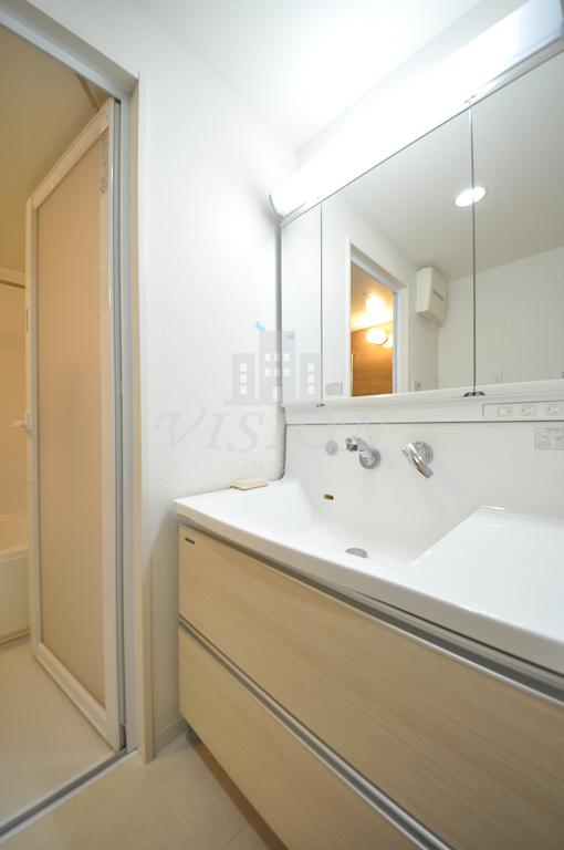 洗面設備　室内写真は別タイプのものです