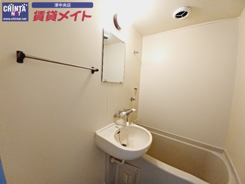 洗面設備　同型参考写真