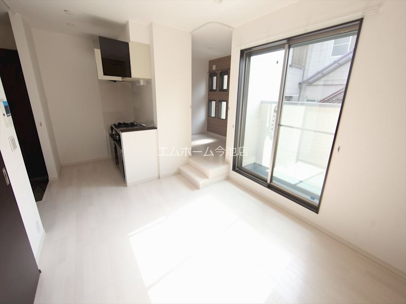 その他　LDK8.7帖　エアコン付　換気良好　バルコニー