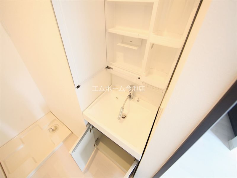 洗面設備　脱衣所　独立洗面台（シャンプードレッサー）