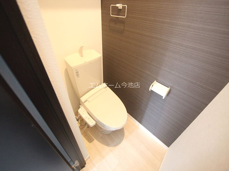 トイレ　温水洗浄暖房便座付トイレ