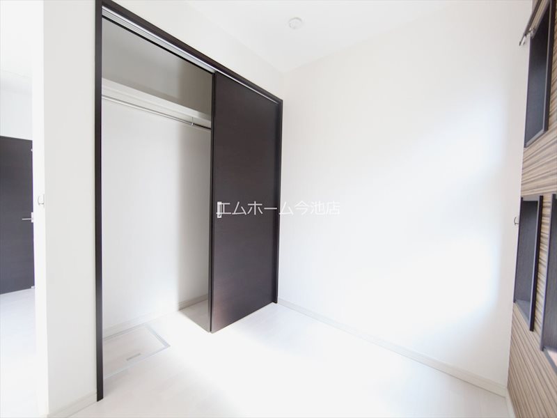 その他部屋・スペース　洋室3.3帖　換気良好　収納充実しています