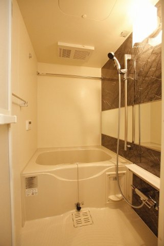 バス・シャワールーム　バスルーム
