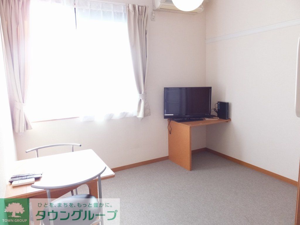 居室・リビング　２階床は防音性を考慮した絨毯仕様です。